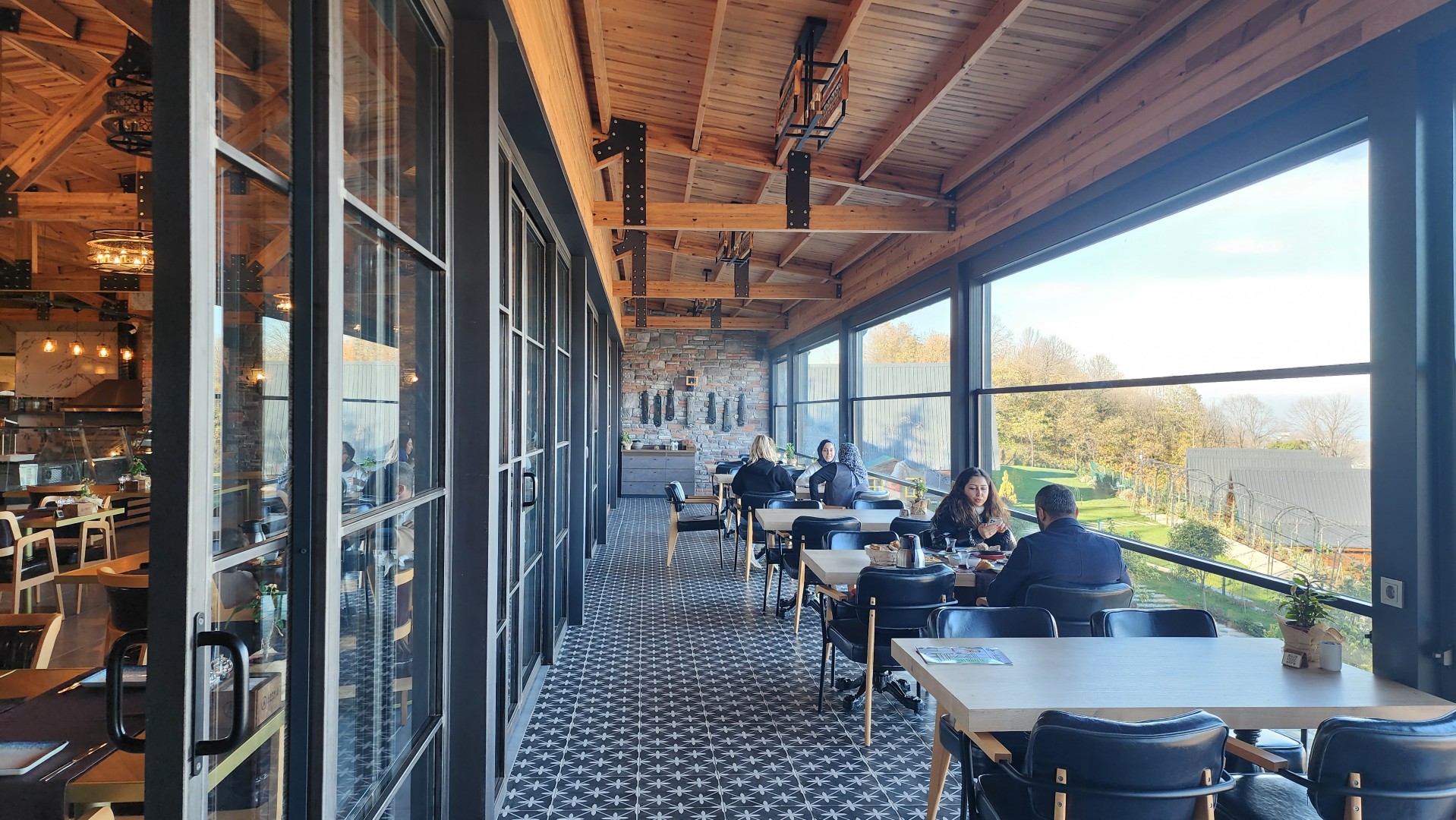 Aronia Cafe Restaurant